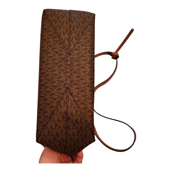 Michael Kors MK Brown Monogram Brown Shoulder Bag - Picture 4 of 7